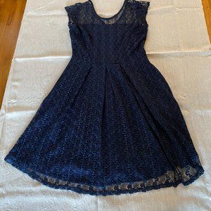 Apricity knee length lace dress, Size L